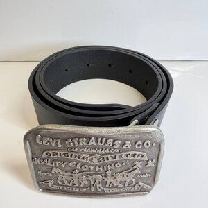 Levi’s Leather Belt Size 34 – Original Riveted Logo Buckle - Like new